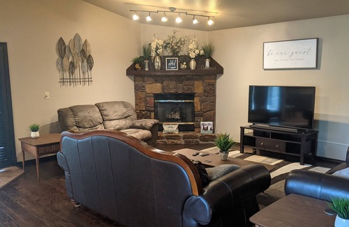 Catoosa House | Halona House: Walking distance to Hard Rock Casino!