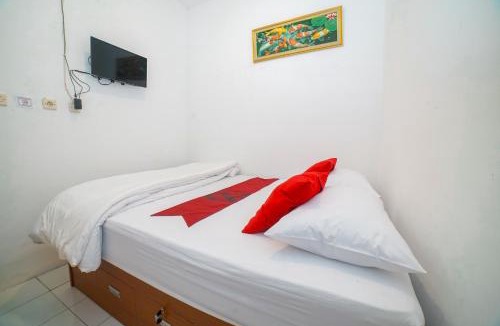 Sinduharjo House | Halona Taraman Guest House by Yurooms