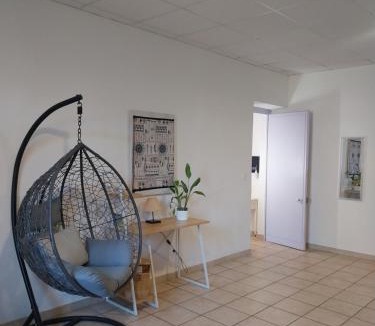 Le Pont-de-Beauvoisin House | Halte convivial,plein centre, wifi ,parking