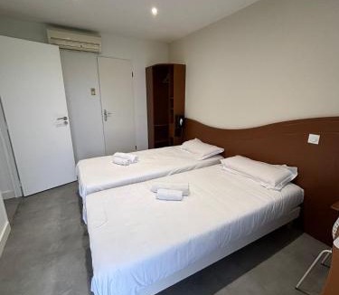 La Vergne Hotel | Halte Hotel - 1 étoile