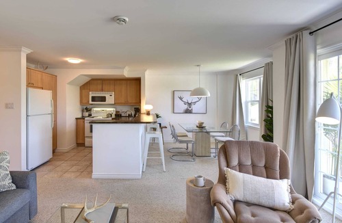 Saint-Faustin-Lac-Carre Apartment | Halte MB — Lake, Pool & Mountain Biking