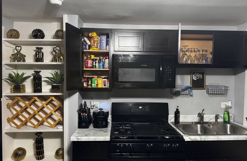 Bronzeville House | Hamaline Luxury - Guest House