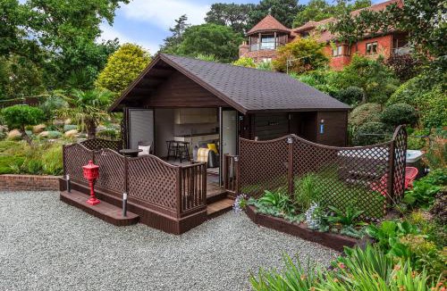 Netley House | Hamble Retreat Studios and Lodge