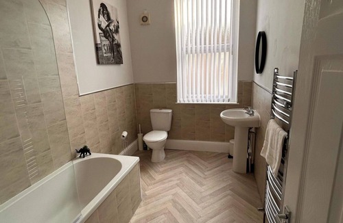 Blyth Apartment | Hambledon Apartment - Sleeps 3 - Pet friendly