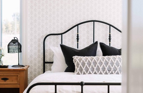 Greater Napanee House | Hambly House - Modern Farmhouse near PEC