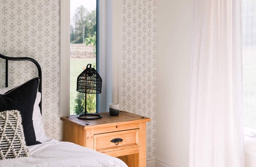 Greater Napanee House | Hambly House - Modern Farmhouse near PEC