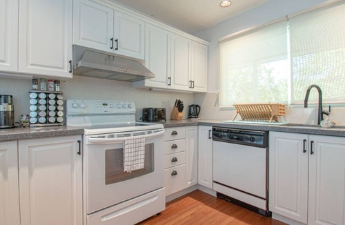 Frontenac Cottage | Hambly House - Three Bedroom Cottage, Sleeps 6