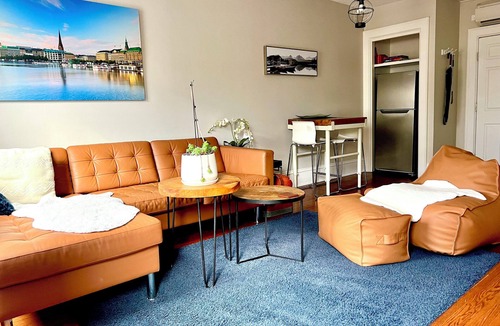 Perth Apartment | Hamburg - Stylish Heritage property with Park View