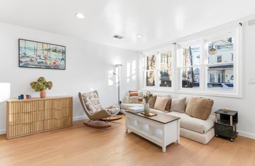 Harrison Apartment | Hamilton-15 mins to EWR, 20 mins PATH to NYC