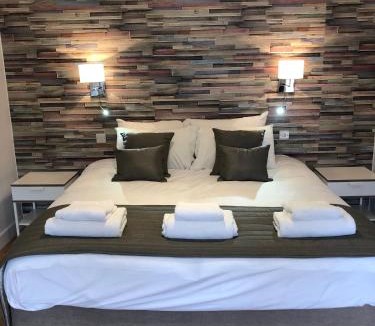 Woolbeding Hotel | Hamilton Arms Suites