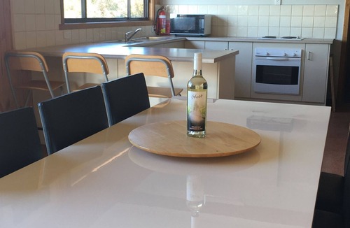 Emu Bay House | Hamilton | Emu Bay | beachfront getaway | accommodates 10 guests