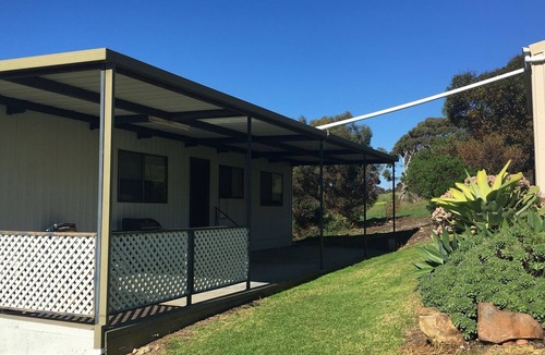 Emu Bay House | Hamilton | Emu Bay | beachfront getaway | accommodates 10 guests