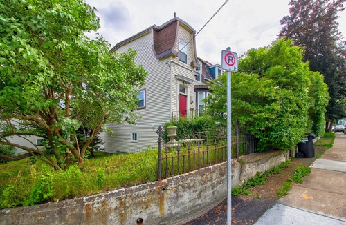 Downtown St. John's House | Hamilton Hilltop Home 3 King Victoria Park