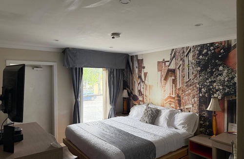 Sturbridge Hotel | Hamilton Inn