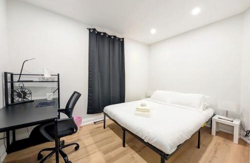 Hamilton House | Hamilton Ontario 2 BR Wi-Fi Workspaces Near Ottawa