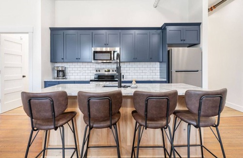 Millersburg Apartment | Hamilton Suite - American Hall