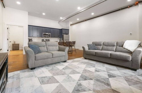 Millersburg Apartment | Hamilton Suite - American Hall