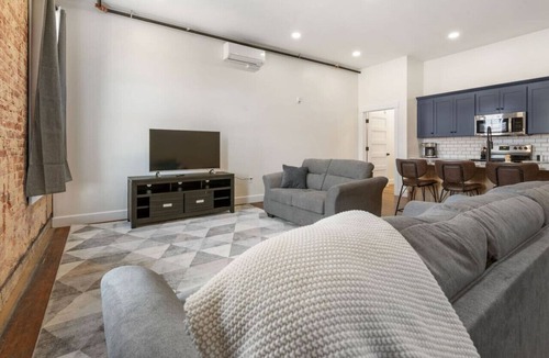 Millersburg Apartment | Hamilton Suite - American Hall