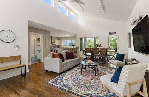 Northside House | Hamilton Villa | Walk to Downtown! 3 BED 3 BATH