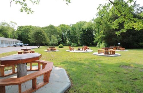 North Kingstown Hotel | Hamilton Village Inn