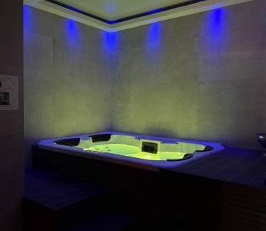 Francheville Le Bas House | Hammam du château