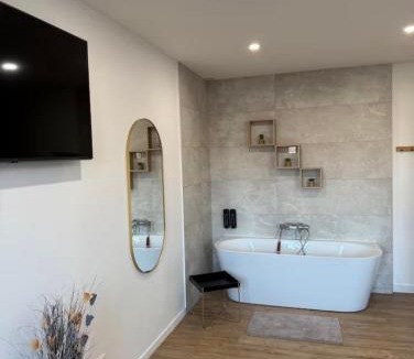 Francheville Le Bas House | Hammam du château