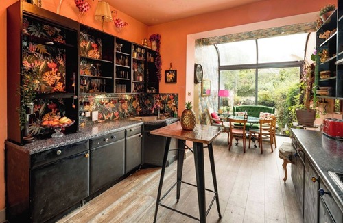 Hammersmith Apartment | Hammersmith Haven: 4BD Historic Gem by the River