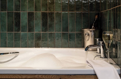 Clanfield Hotel | Hampshire Hog