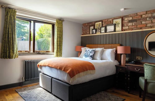 Clanfield Hotel | Hampshire Hog