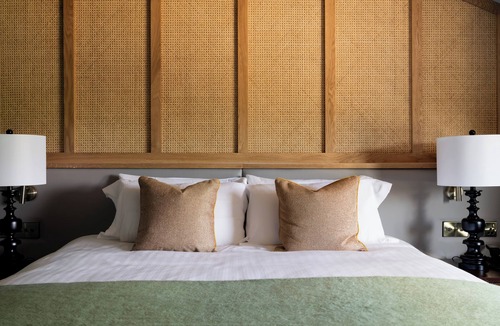 Clanfield Hotel | Hampshire Hog