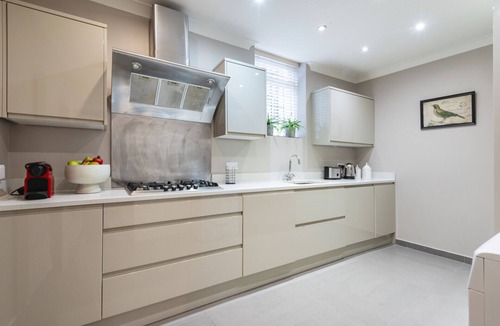 Frognal and Fitzjohns Apartment | Hampstead Garden Flat-Hosted by Sweetstay