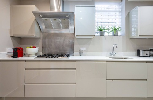 Frognal and Fitzjohns Apartment | Hampstead Garden Flat-Hosted by Sweetstay