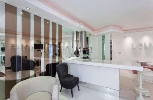 Frognal and Fitzjohns Apartment | Hampstead summer time garden Appartment