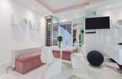 Frognal and Fitzjohns Apartment | Hampstead summer time garden Appartment