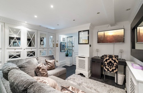 Frognal and Fitzjohns Apartment | Hampstead Village