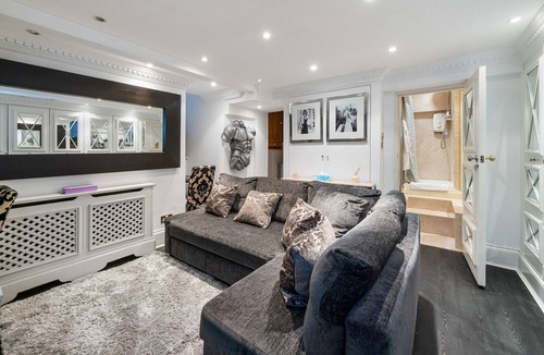 Frognal and Fitzjohns Apartment | Hampstead Village