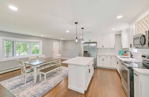 Hampton Bays Cottage | Hampton Bays Retreat: Walk to Squires Beach!