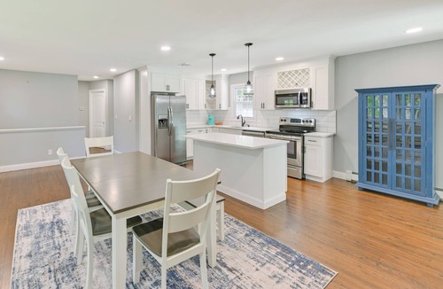 Hampton Bays Cottage | Hampton Bays Retreat: Walk to Squires Beach!