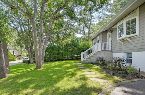 Hampton Bays Cottage | Hampton Bays Retreat: Walk to Squires Beach!