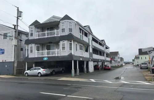 Hampton Apartment | Hampton Beach Condo a Block off the Beach!