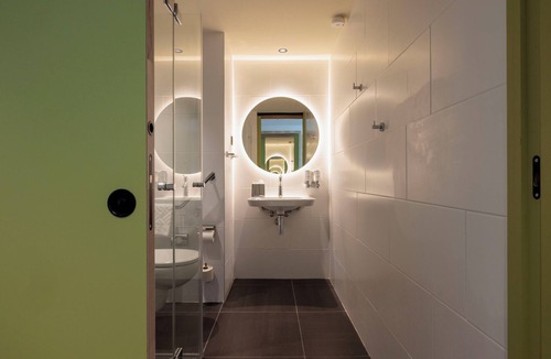 Colombier-Saugnieu Hotel | Hampton by Hilton Lyon Airport