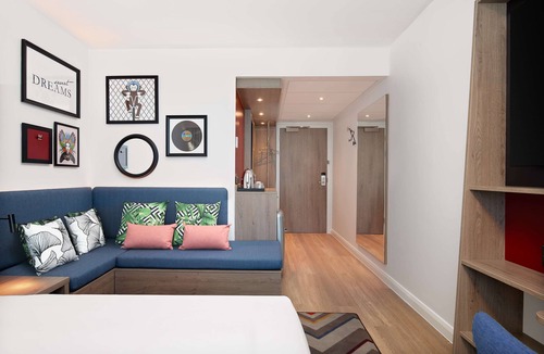 High Wycombe Hotel | Hampton by Hilton High Wycombe