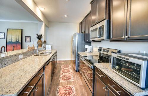Hampton Apartment | Hampton Condo By Convention Center and Coliseum!