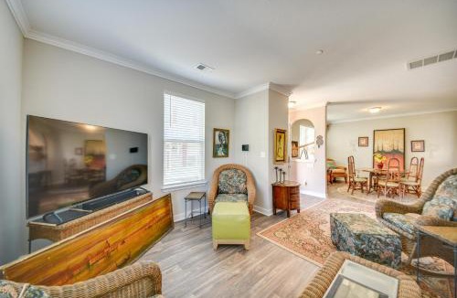 Hampton Apartment | Hampton Condo By Convention Center and Coliseum!