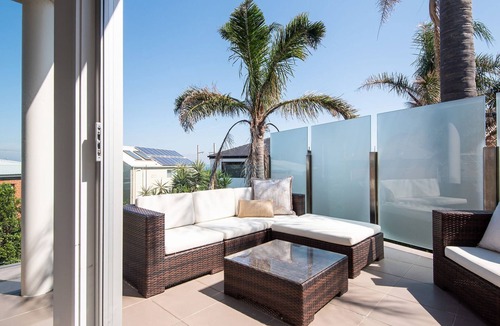 Hampton House | Hampton Haven Pool metres to the Beach