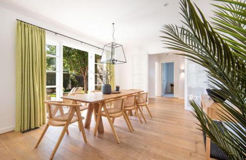 Hampton House | Hampton Haven Pool metres to the Beach