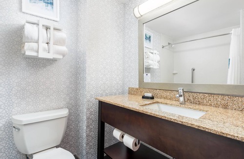 Akron Hotel | Hampton Inn Akron-South