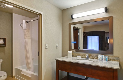 New Hartford Hotel | Hampton Inn and Suites New Hartford/Utica