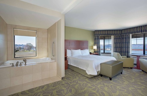 Astoria Hotel | Hampton Inn and Suites Astoria