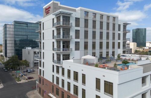 Museum District Hotel | Hampton Inn and Suites Austin University Capitol